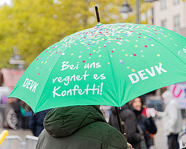 Das neue Nachhaltigkeits-Magazin der DEVK „Zeit für Menschen“ ist da!